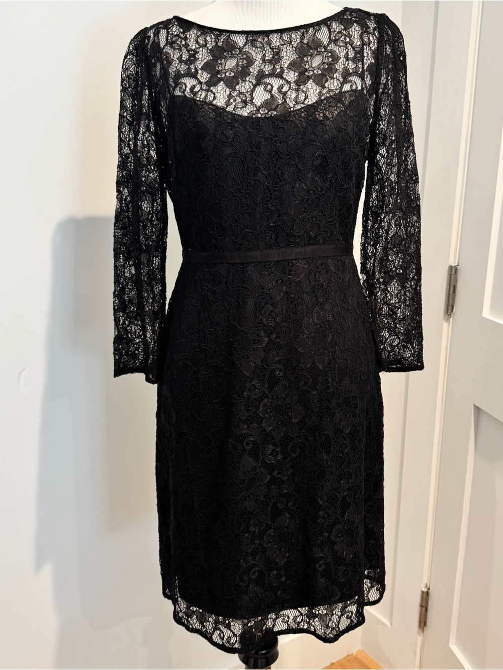 Tahari Women’s Size 4 Black Lace Long-Sleeve Cocktail Dress w/ built-in slip